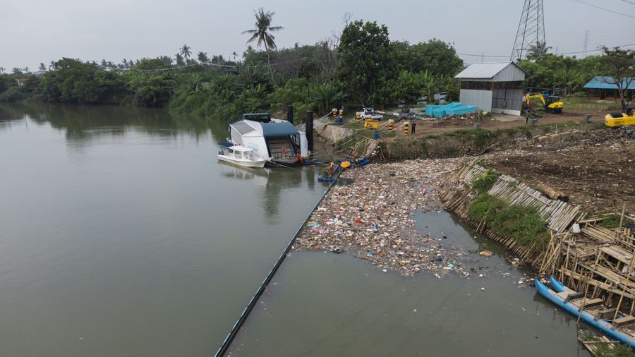 River pollution, plastic pollution, trash river, prevent plastic pollution, save the oceans, clean rivers