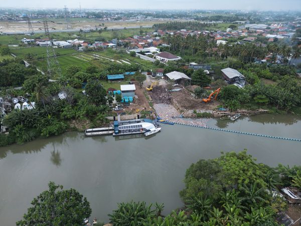 River pollution, plastic pollution, trash river, prevent plastic pollution, save the oceans