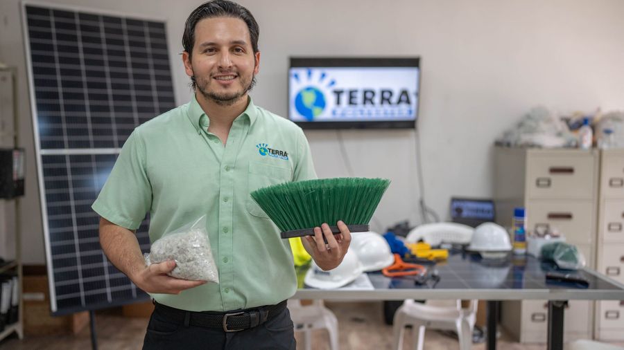 waste management, ocean waste management, ocean plastic, ocean plastic pollution, gpgp, the ocean cleanup, ocean cleanup, clean oceans, river pollution, river waste management, river waste, river plastic pollution